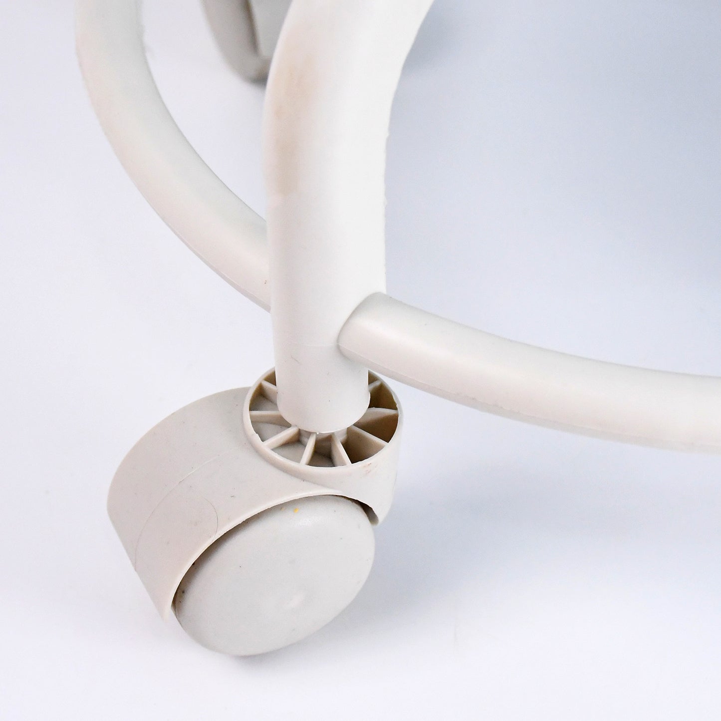 Plastic Low Round Rolling Stool With Wheels Pedicure Stool (1 Pc  Mix Color)